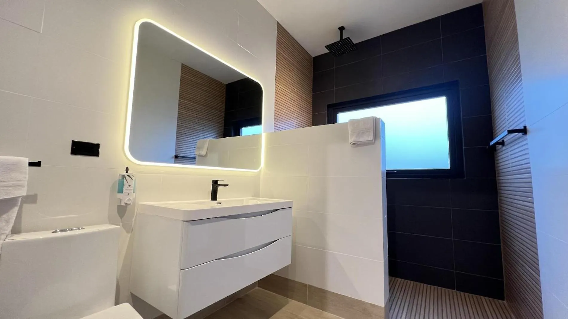 Tebenki Villa - New 3Br Villa Pool Fully Ac 棕榈滩